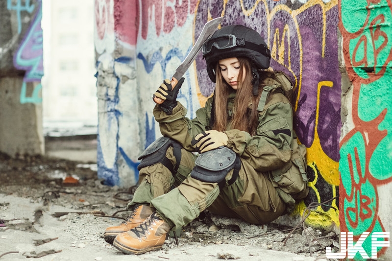 軍事迷心中的女神！俄羅斯「正妹士兵」亮眼程度宛如核彈引爆威力驚人