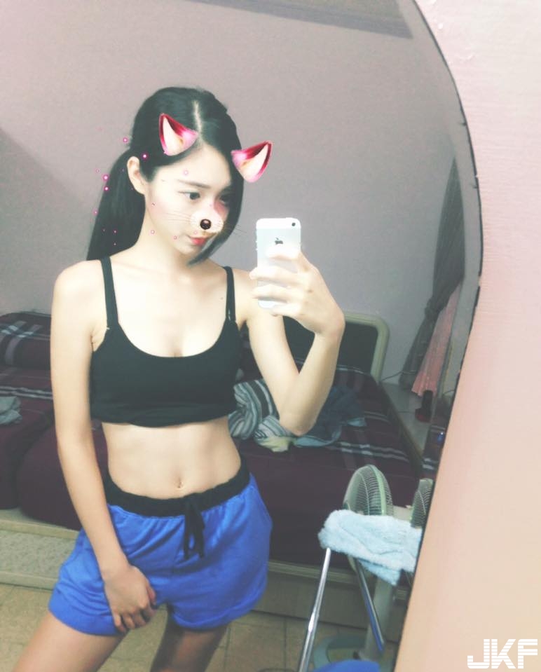 輔大真的出美女！「高顏值正妹」的高挑長腿與極致美背！