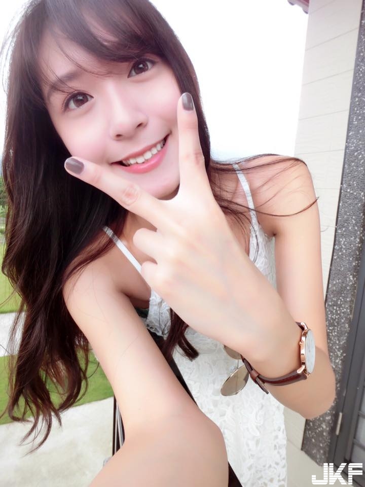 輔大真的出美女！「高顏值正妹」的高挑長腿與極致美背！