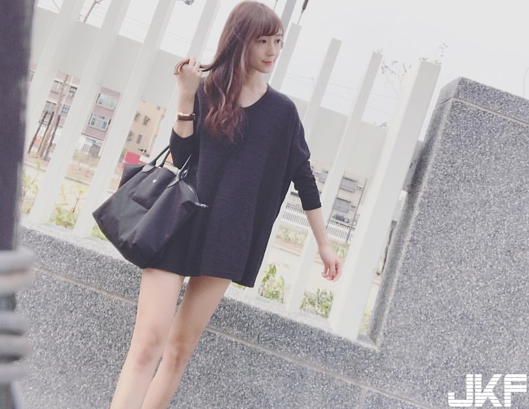 輔大真的出美女！「高顏值正妹」的高挑長腿與極致美背！