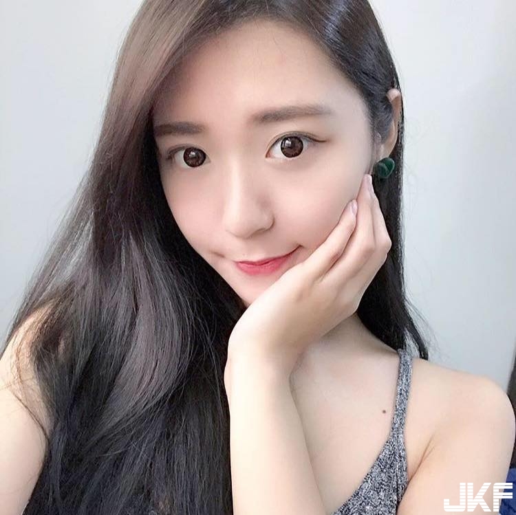 輔大真的出美女！「高顏值正妹」的高挑長腿與極致美背！