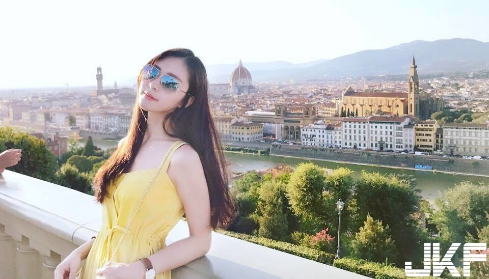 輔大真的出美女！「高顏值正妹」的高挑長腿與極致美背！