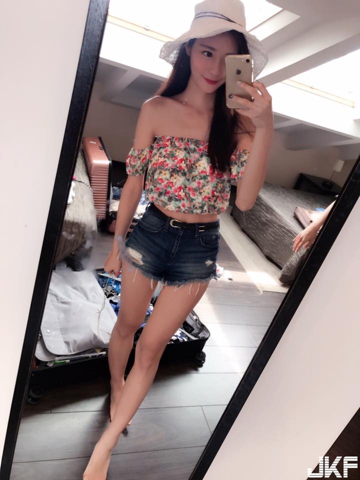 輔大真的出美女！「高顏值正妹」的高挑長腿與極致美背！