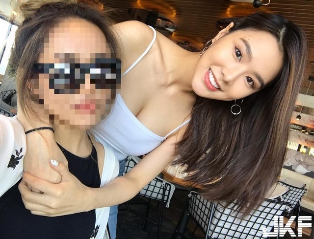 好身材被上衣出賣！高顏值正妹「上衣超緊」長輩形狀都跑出來了！畫面超養眼…