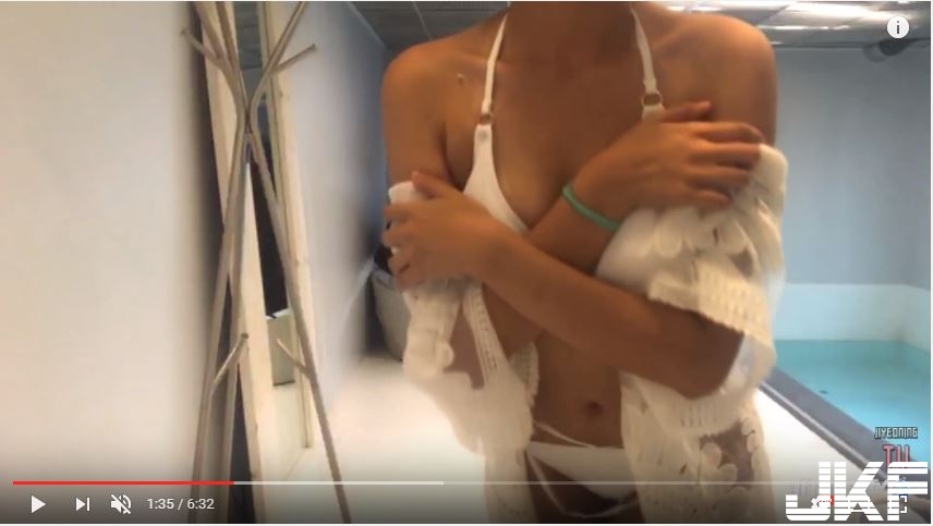 情人節獻好禮！女神「身體邀約不斷暗示」！比基尼「上帝視角」塞滿螢幕…
