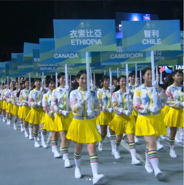 世大運新亮點！台灣甜甜短髮舉牌妹世大運另一個看點，竟是莊敬高職學生妹！