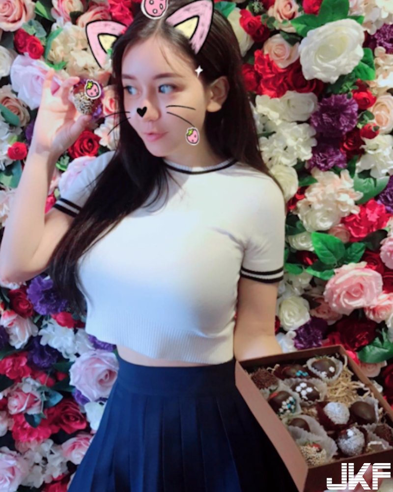 這妹子太狂！「木瓜奶妹」兇猛上圍快撐爆衣服！這乳量真的不是一般人撐得住啊！