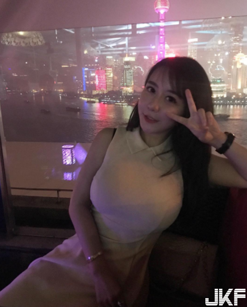 這妹子太狂！「木瓜奶妹」兇猛上圍快撐爆衣服！這乳量真的不是一般人撐得住啊！