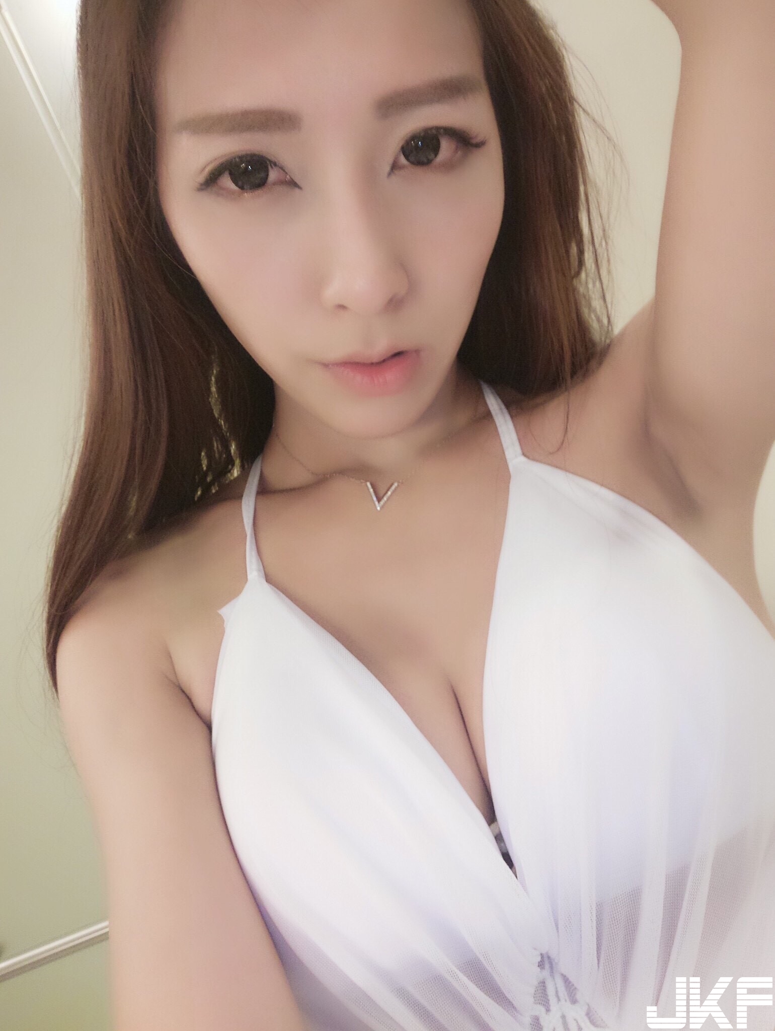 兇猛「結繩系妹子」爆乳塞滿螢幕！就算有綁帶也還是大到「中路開開」！