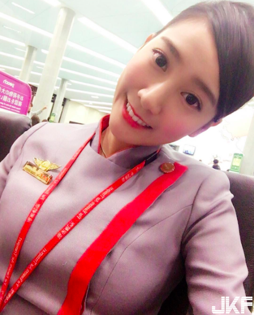 原來「遠航最美空姐」制服底下身材超噴火！表演「傾身勾腿」最讓男人腦衝的畫面&#8230;