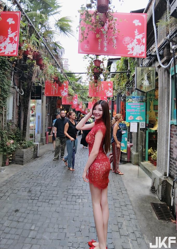 白皙正妹挺E奶健身「邪惡角度」讓嫩乳呼之欲出！畫面讓網友大喊受不了…