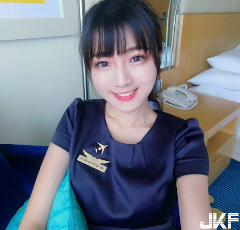 超甜美台灣空姐！可愛萌臉紅到日本，「比基尼美腿照」真的太殺了！