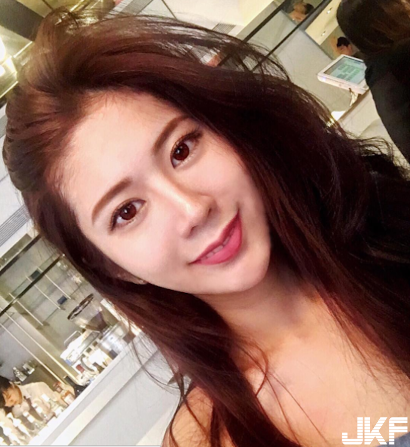 長腿辣姊「解放超強美乳」，渾圓南半球快溢出，完全是天菜正妹！