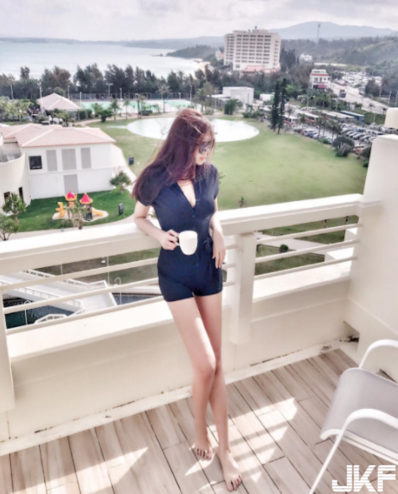 長腿辣姊「解放超強美乳」，渾圓南半球快溢出，完全是天菜正妹！