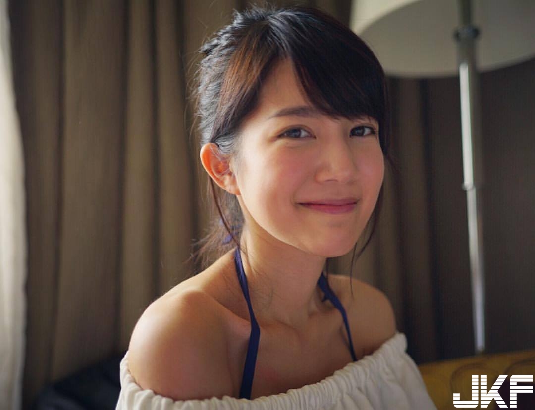 戀愛了！表特版推爆運動風「超清新正妹」！笑起來模樣超甜蜜…