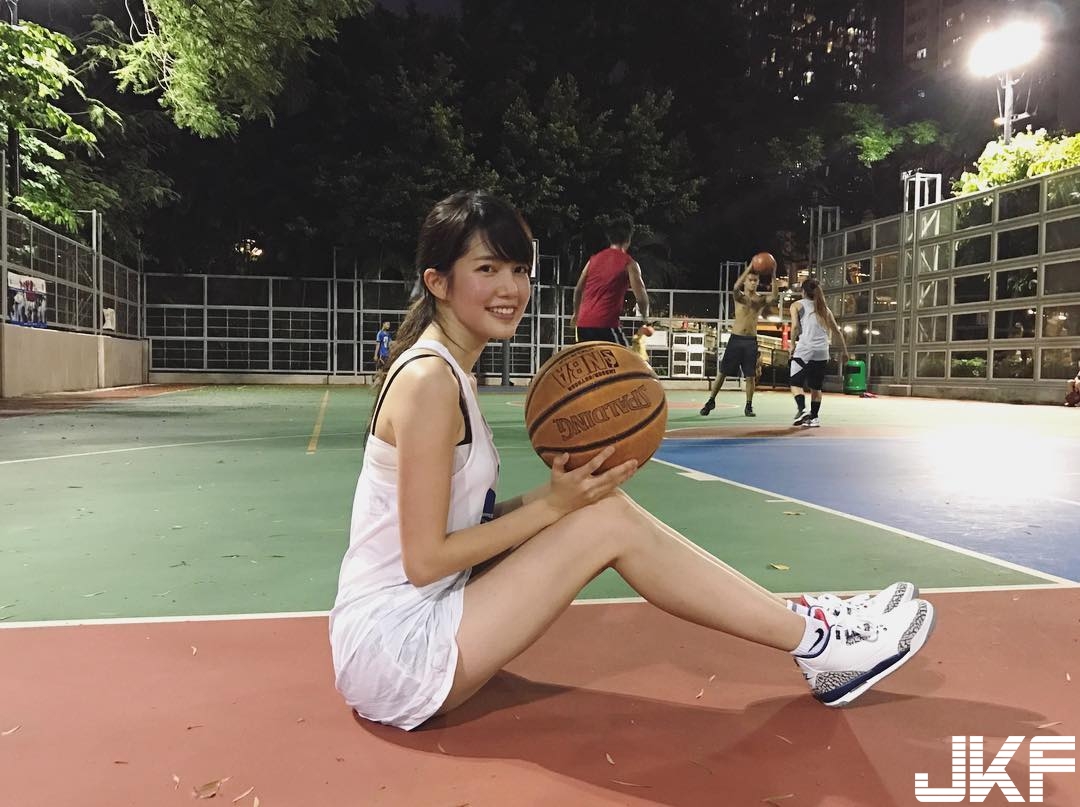 籃球場出現「甜美正妹」！清新妹子讓網友瘋狂跪求傳送門！又初戀了&#8230;