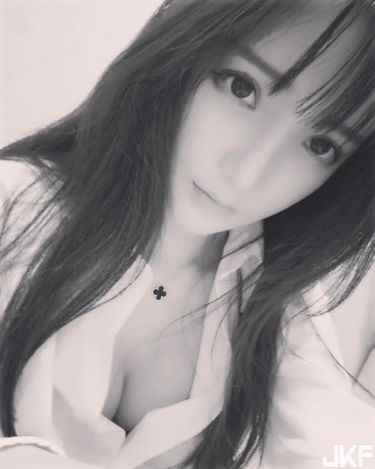 甜美直播主隱藏「豪乳身材」！白皙嫩乳輾壓鏡頭太惹火！愛心奶萬歲&#8230;