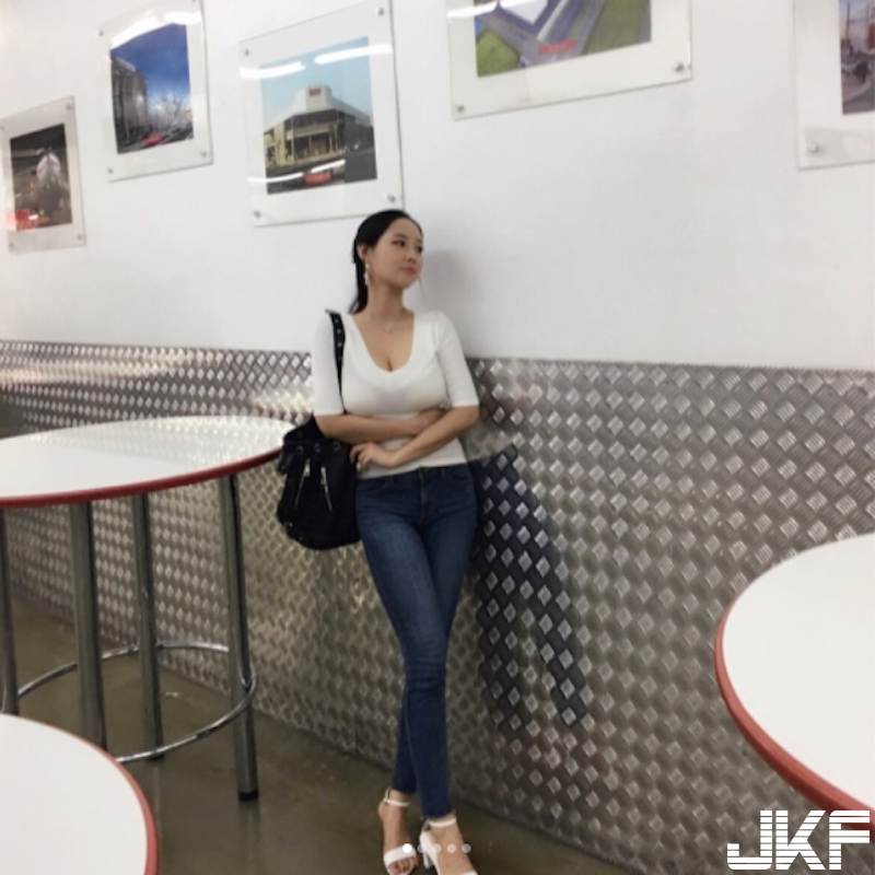 大賣場遇到「前凸後翹」大奶妹！胸前兩顆「白色砲彈」好驚人！這Ｓ曲線誰受得了&#8230;