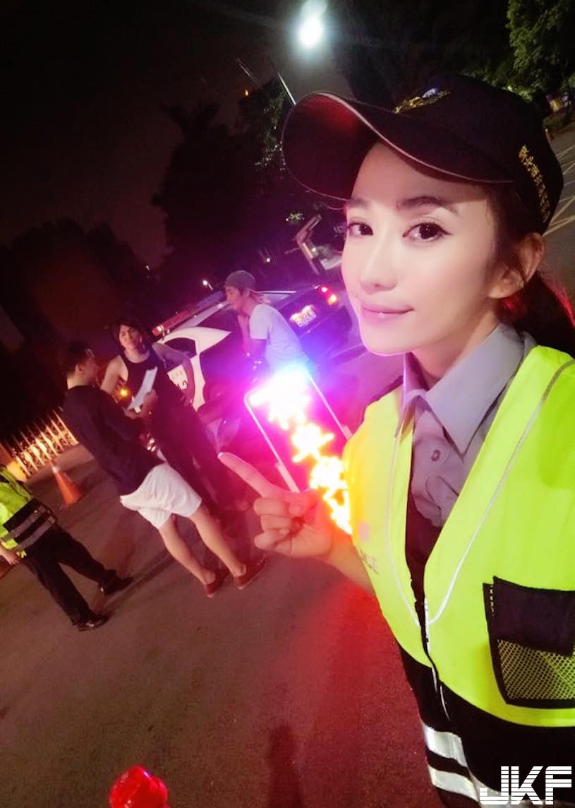 快衝了啦！超正「女警姐妹花」臨檢引Line瘋傳！幸福的「臨檢畫面」讓網友都投降了…