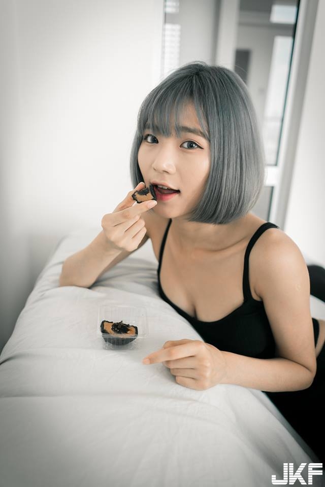 除了萌以外無法形容！「大馬小隻馬」身材依舊性感火爆！