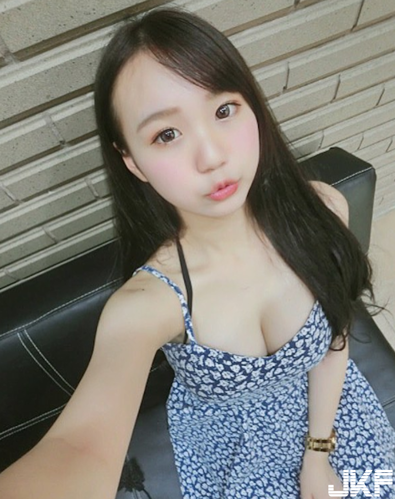 超正「文科爆乳女家教」！長相甜美「脾氣超胸」！好想當她的學生啊！