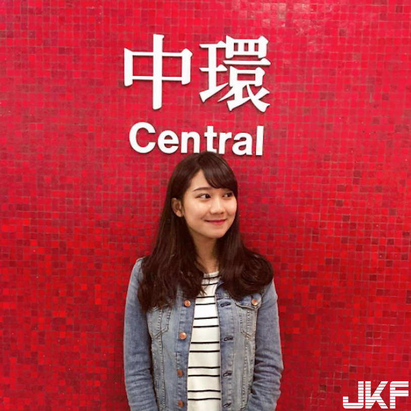 華航正妹「海灘福利」香豔美乳太犯規！制服裡隱藏的「大胸器」畫面好害羞…
