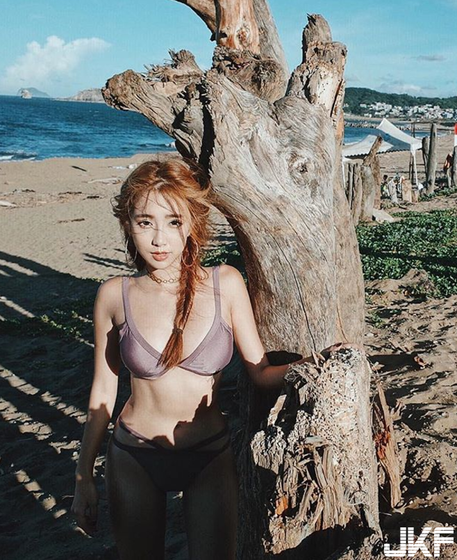 有沒有這麼正！「超美部落客」身材纖細誘人！胸前卻超海派！