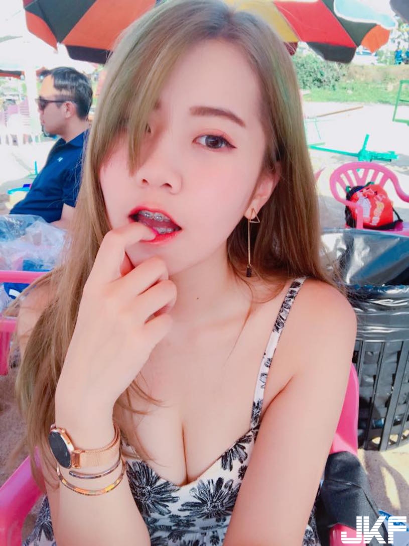 好胸！海灘爆奶妹「香豔美乳」都要溢出來啦！超誘惑視角讓網友好興奮…