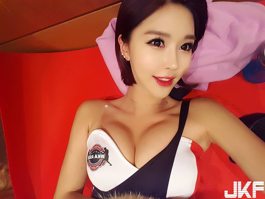 激辛！正妹「出浴照」極致性感，IG生活私照程猛，讓人雙手離不開衛生紙
