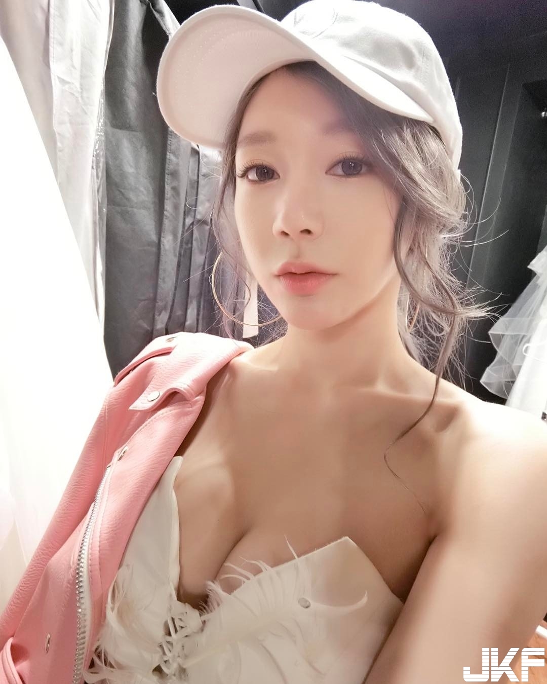 正妹「爆乳迎人」受不了！美波掃射震幅大到好危險，下午精神全來了！