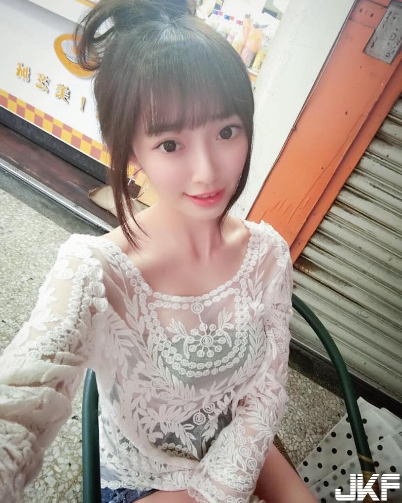 甜死人！台灣「超美腿正妹」視角有夠誘惑！養眼的「迷人酥胸」畫面讓人戀愛啦&#8230;