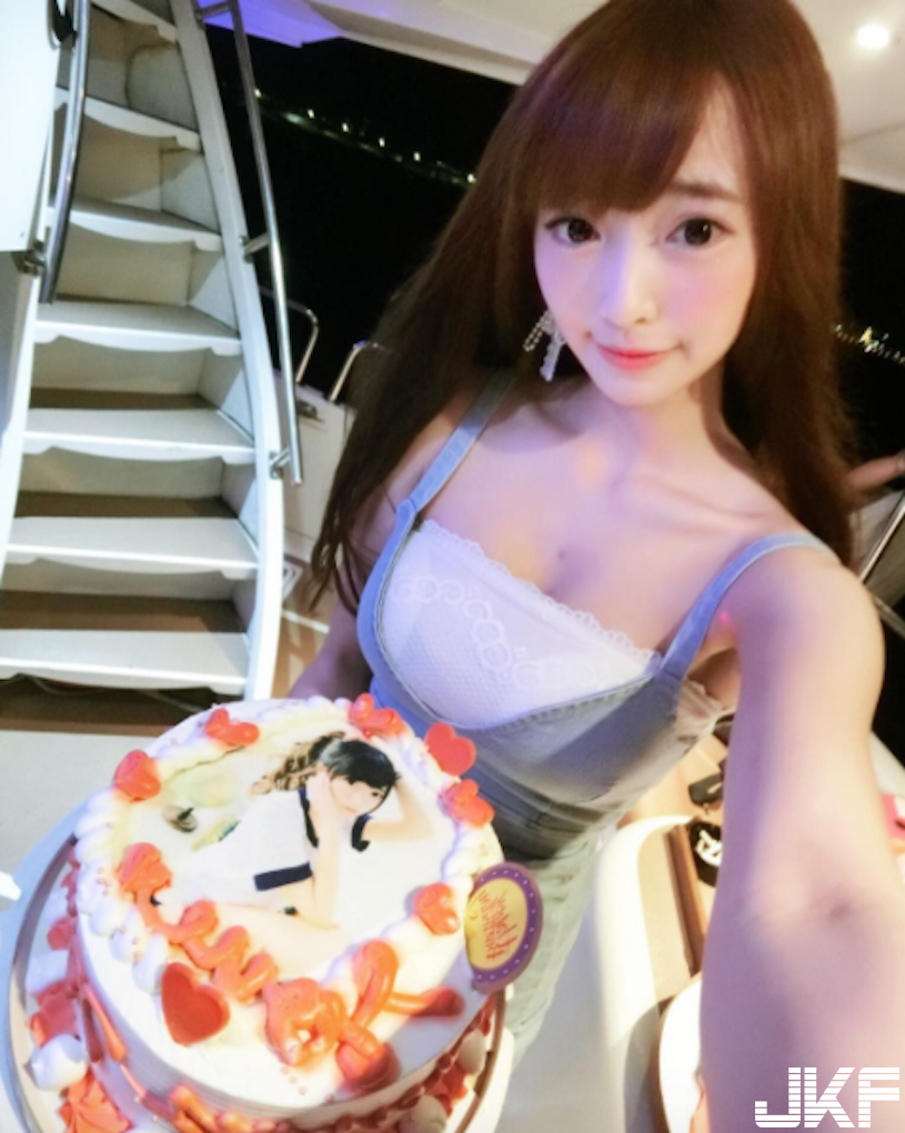 甜死人！台灣「超美腿正妹」視角有夠誘惑！養眼的「迷人酥胸」畫面讓人戀愛啦&#8230;