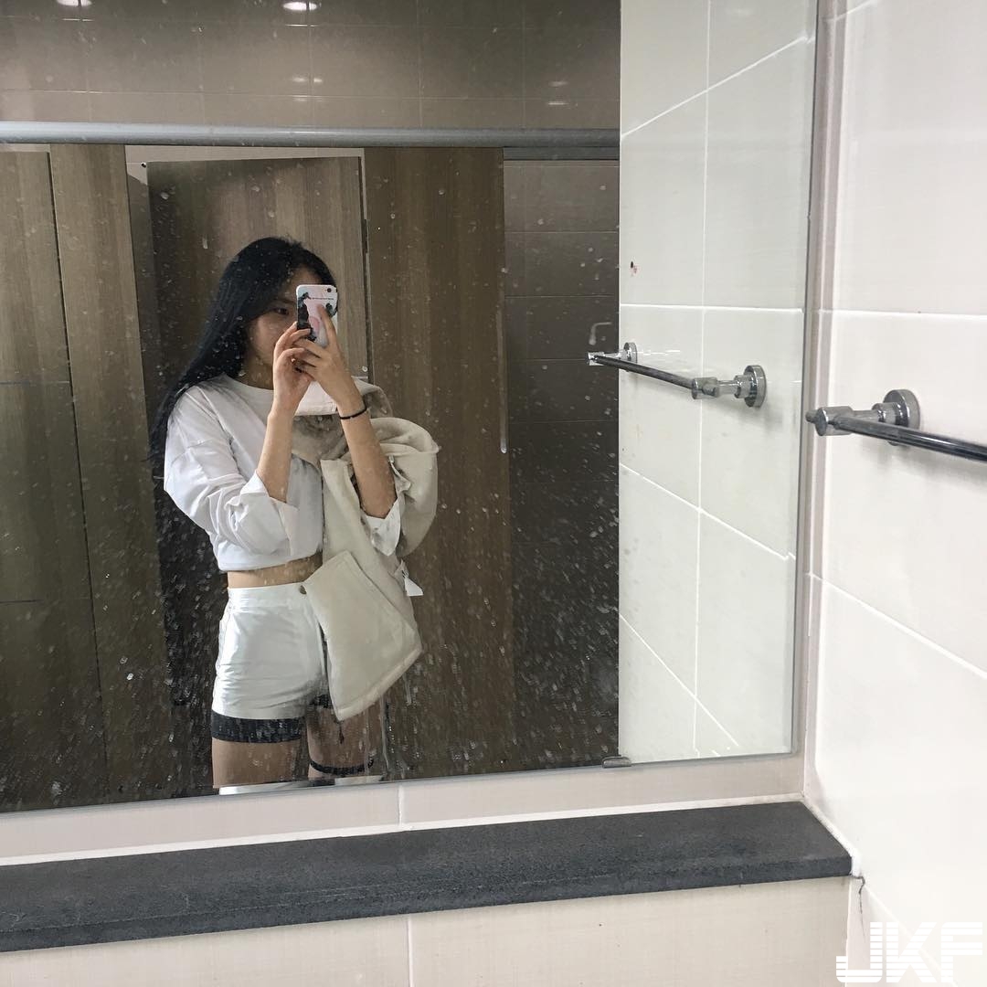 內心小鹿亂撞！「清純學生妹」自拍公開宣示想戀愛，震驚網友讓人手刀衝報名
