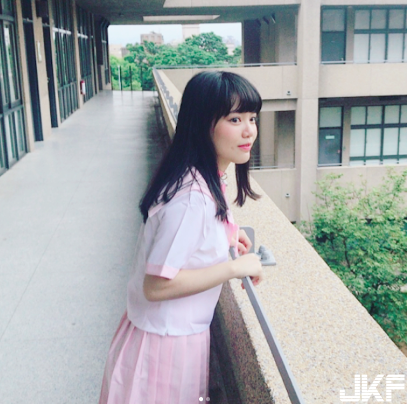 麗寶樂園驚見「比基尼橫躺辣妹」！超巨大胸器讓遊客都噴鼻血了！
