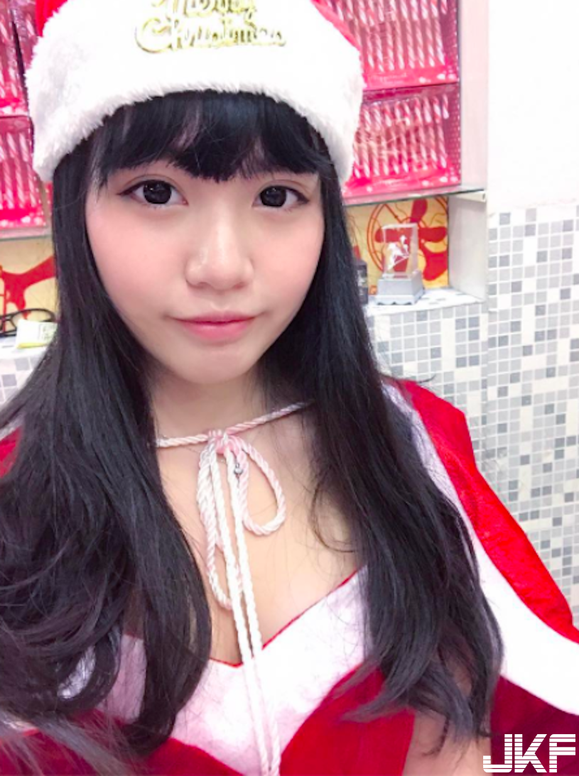 麗寶樂園驚見「比基尼橫躺辣妹」！超巨大胸器讓遊客都噴鼻血了！