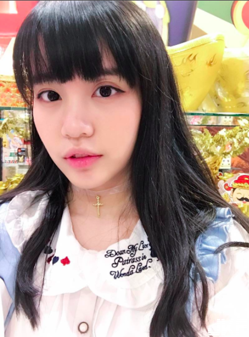 麗寶樂園驚見「比基尼橫躺辣妹」！超巨大胸器讓遊客都噴鼻血了！