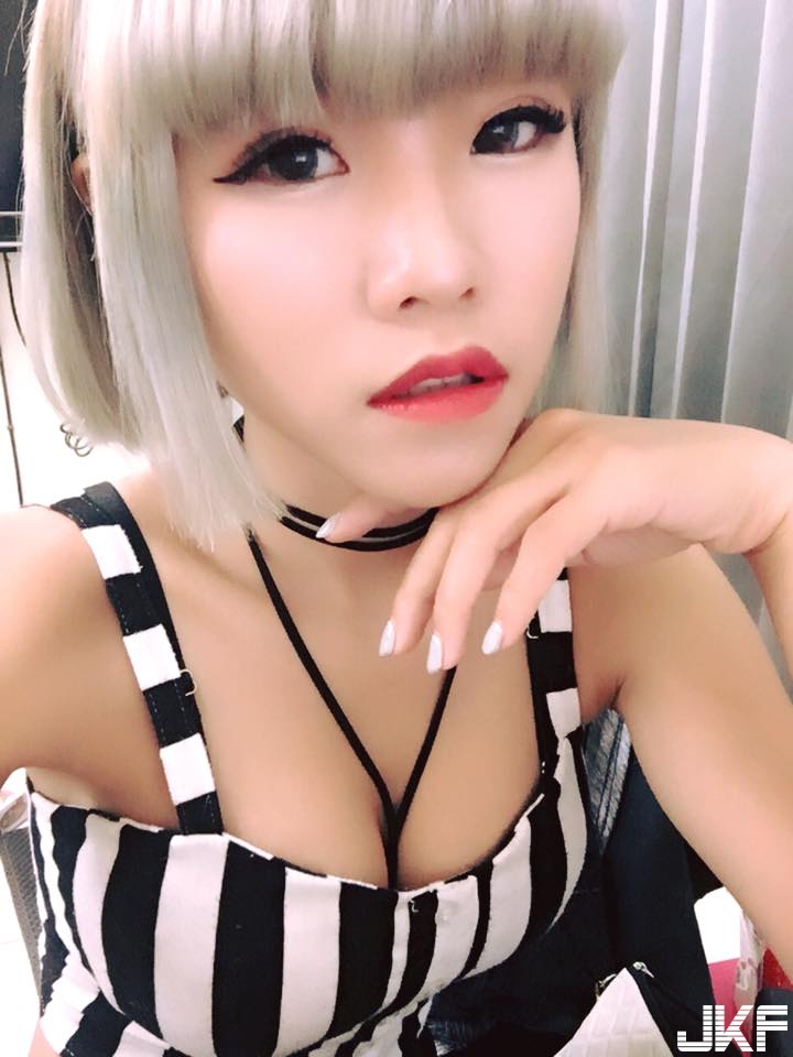 終極誘惑！「金髮短毛貓」用性感胴體演譯極致野性！無與倫比的火辣！
