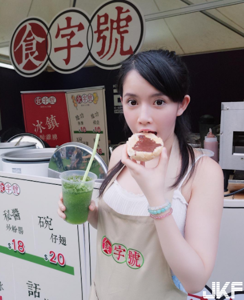 書展見到「大眼正妹」！神到本人原來是「白皙大奶妹」！飽滿美乳的W形狀好誘人啊！