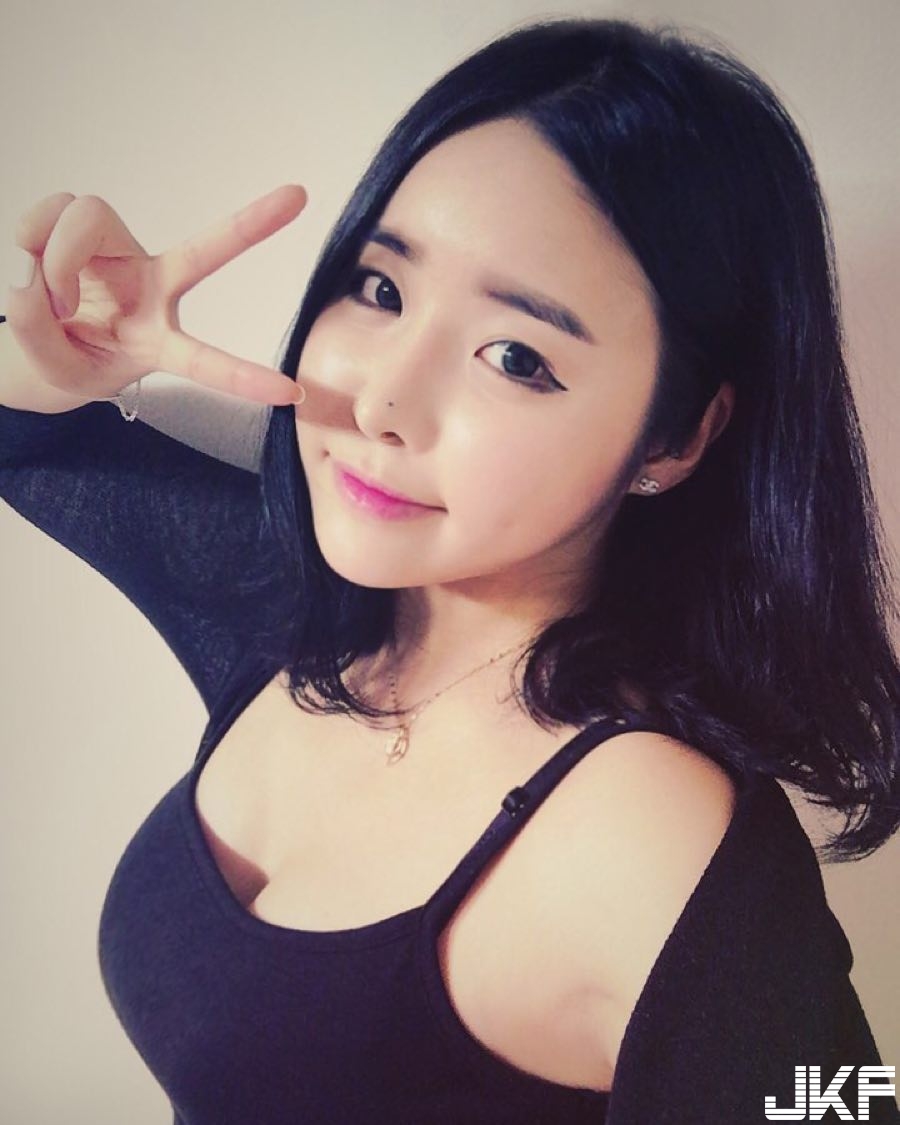 「聖乳峰」壓境！素人正妹自備「白嫩美乳」橫掃世界各地， 竟成最美移動風景