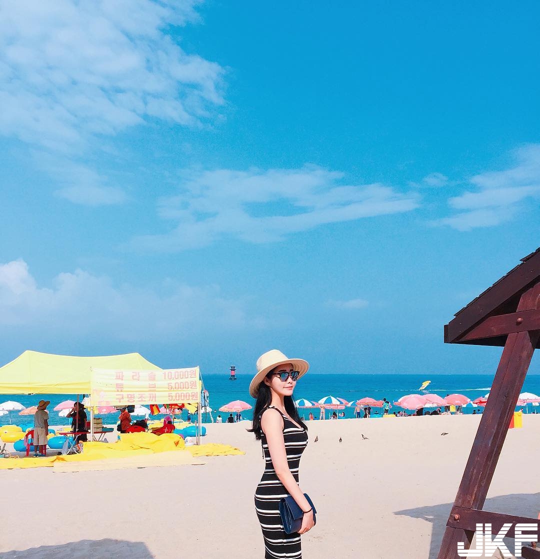 「聖乳峰」壓境！素人正妹自備「白嫩美乳」橫掃世界各地， 竟成最美移動風景