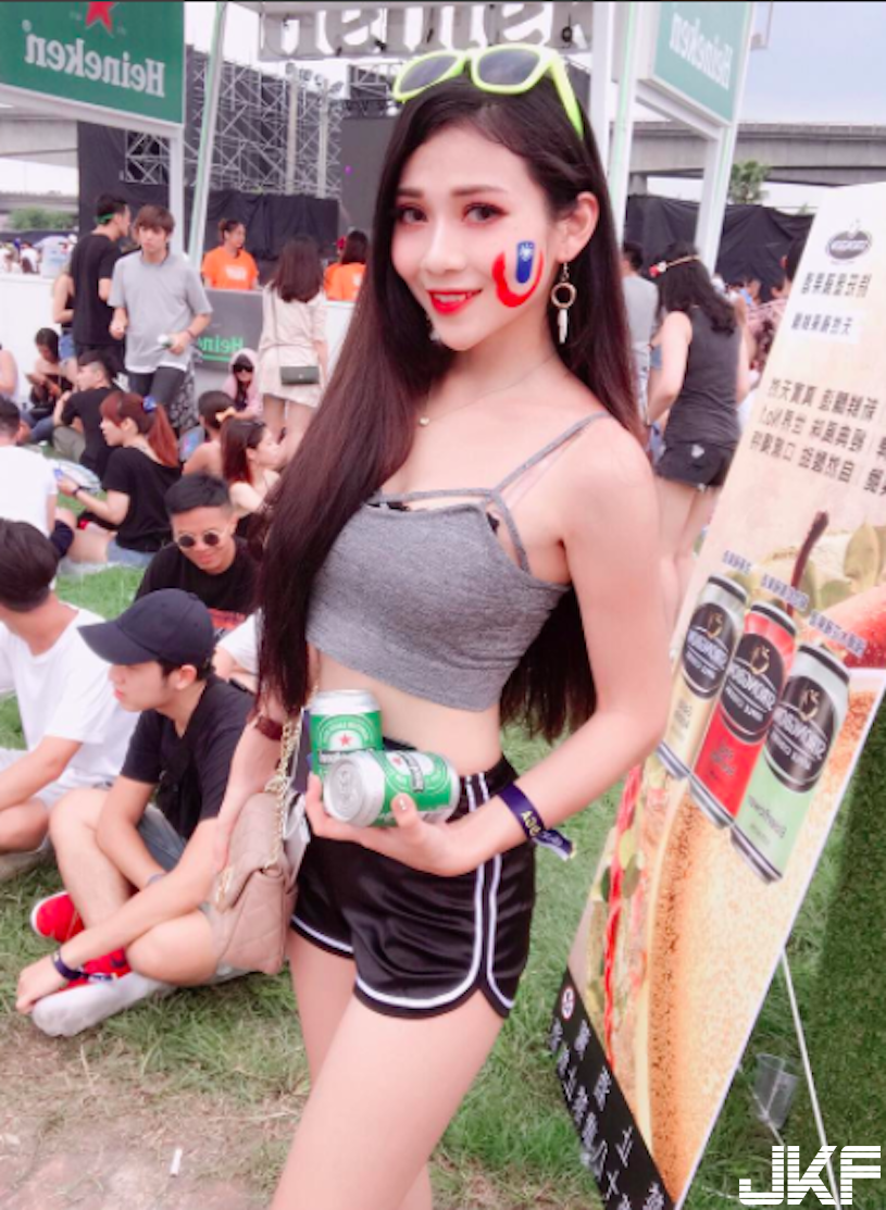 電音趴驚見「火辣水蛇腰正妹」！「白嫩長腿」讓大家腎上腺素激升了！
