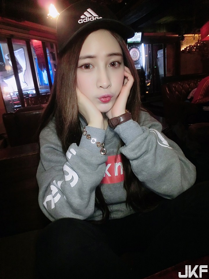 大眼甜美「超萌妹子」美得不像話！「女神等級」好身材，完全是男人天菜啊！