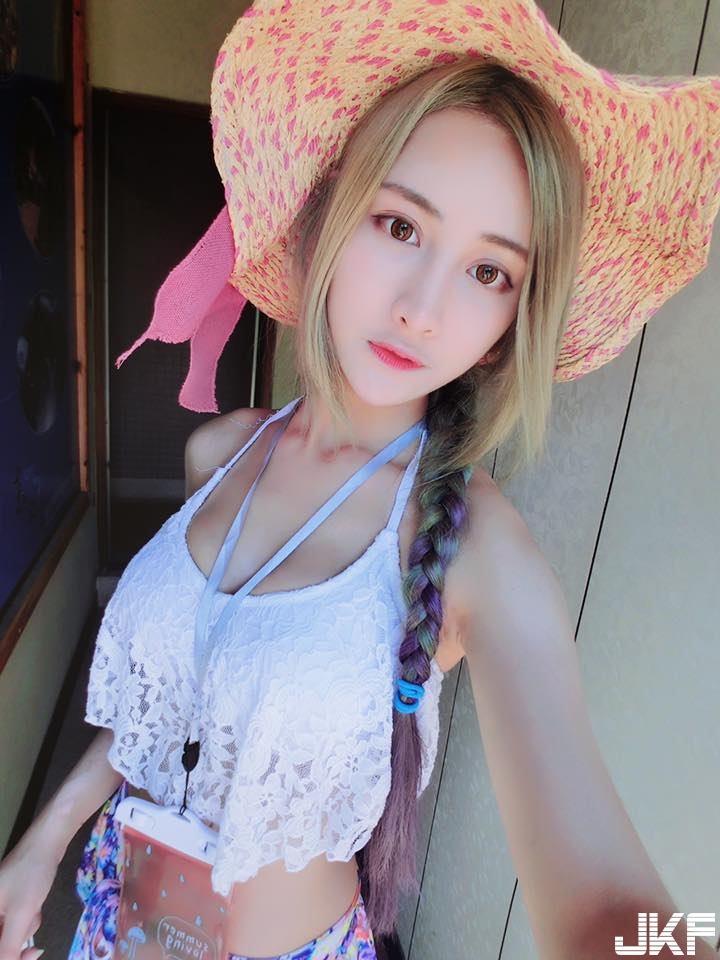 大眼甜美「超萌妹子」美得不像話！「女神等級」好身材，完全是男人天菜啊！