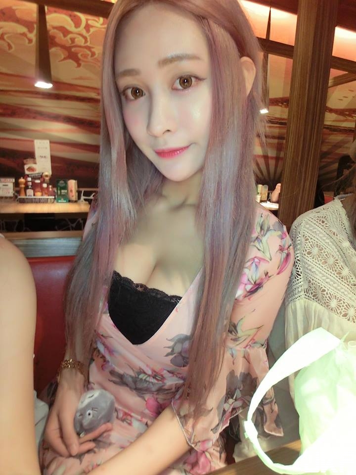 大眼甜美「超萌妹子」美得不像話！「女神等級」好身材，完全是男人天菜啊！