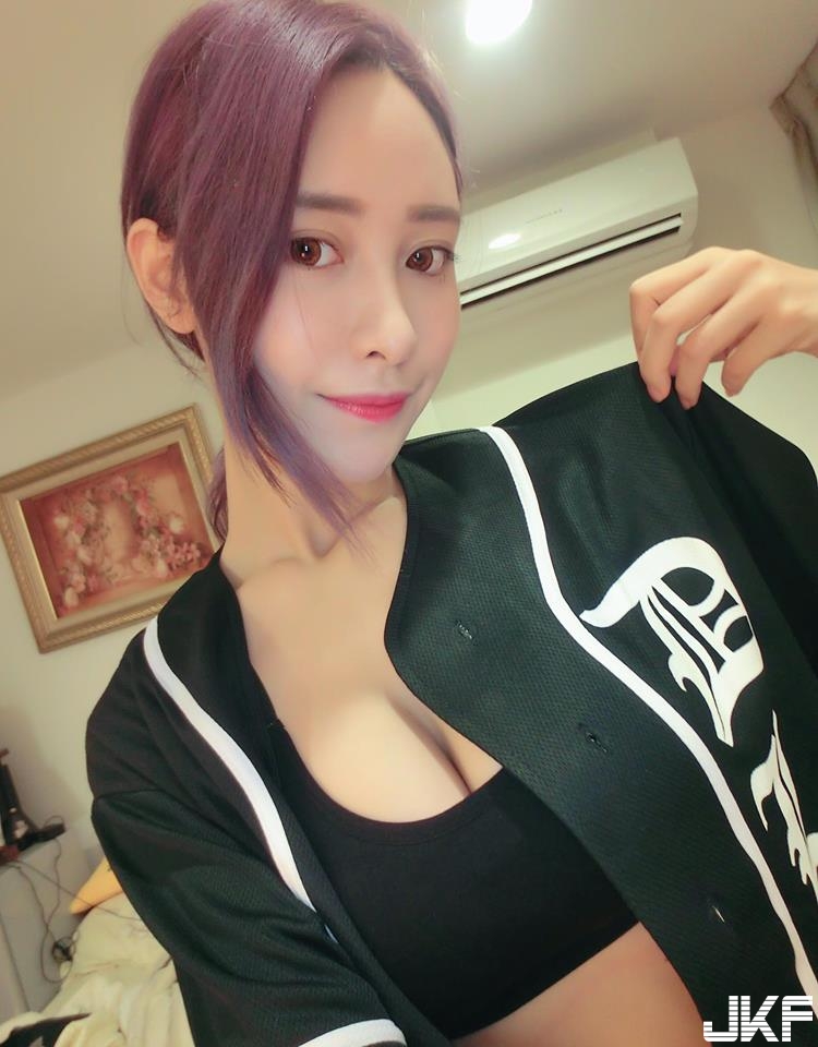 大眼甜美「超萌妹子」美得不像話！「女神等級」好身材，完全是男人天菜啊！