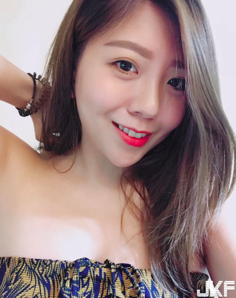 新竹超胸爆美睫師！「渾圓大奶」壓在餐桌上，快讓人把持不住&#8230;