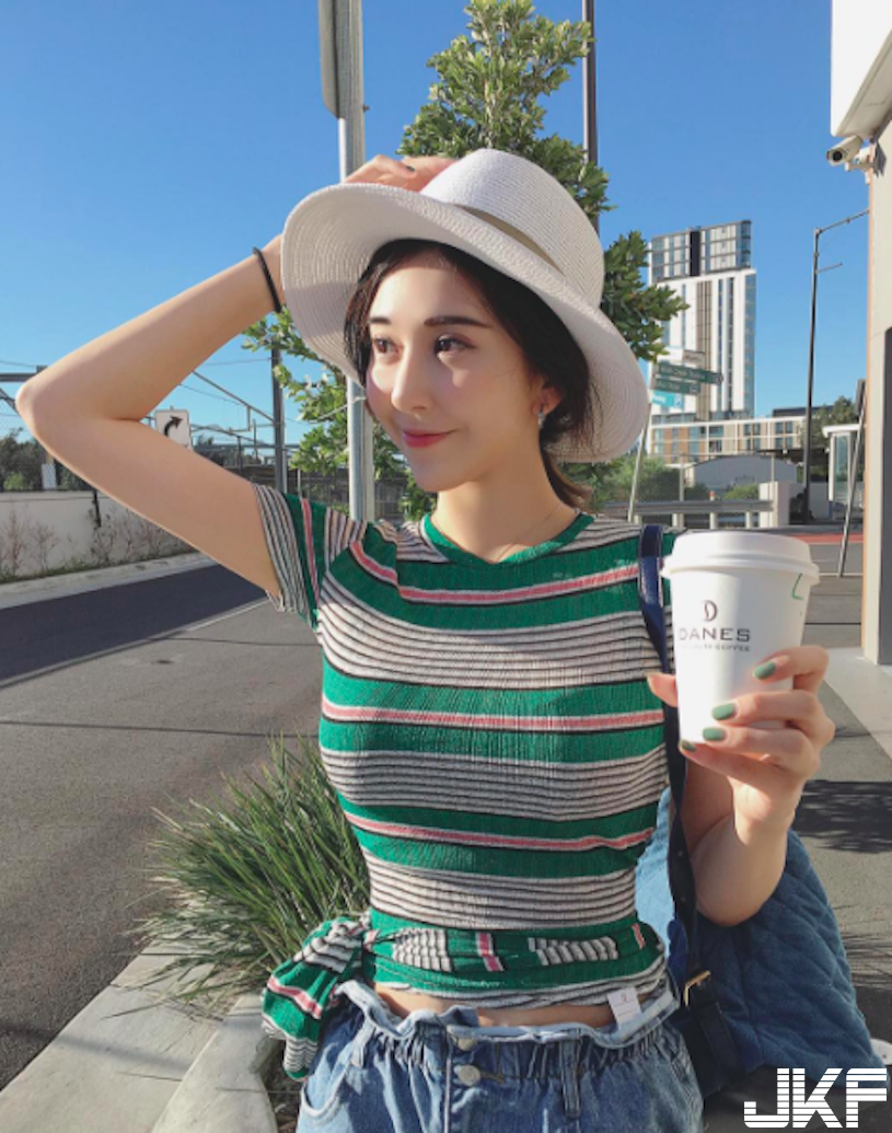 傳說中的天菜！明道超正「美乳校花」，纖腰細腿「又瘦又有料」！！