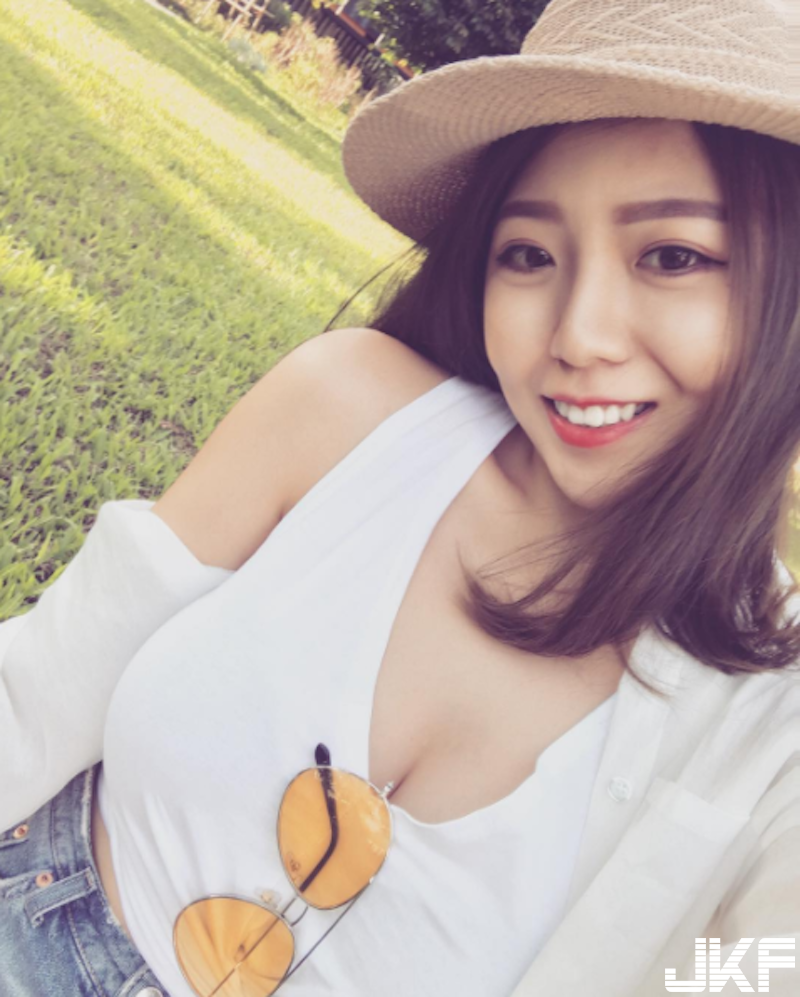 新竹正妹「美乳美睫師」！身材超好脾氣超兇！緊身小背心「爆乳工作」誰受得了！