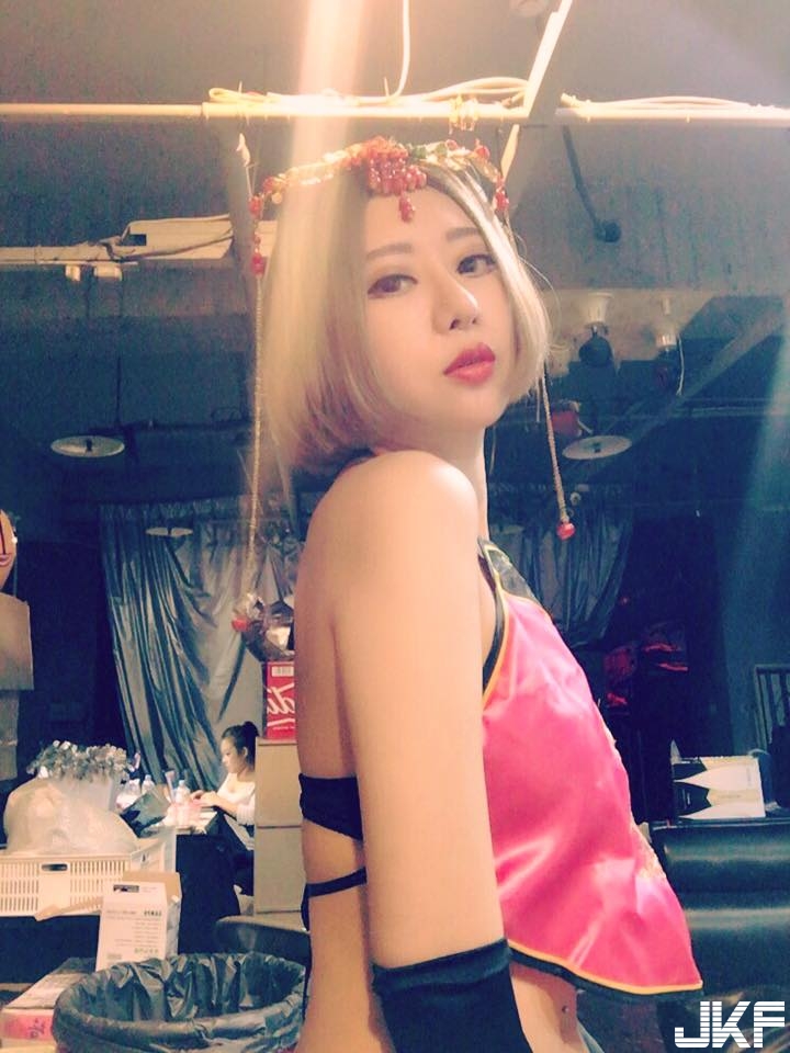 台灣「火辣女DJ」內建超級「電臀馬達」！轉過身來飽滿D奶爆乳無極限！