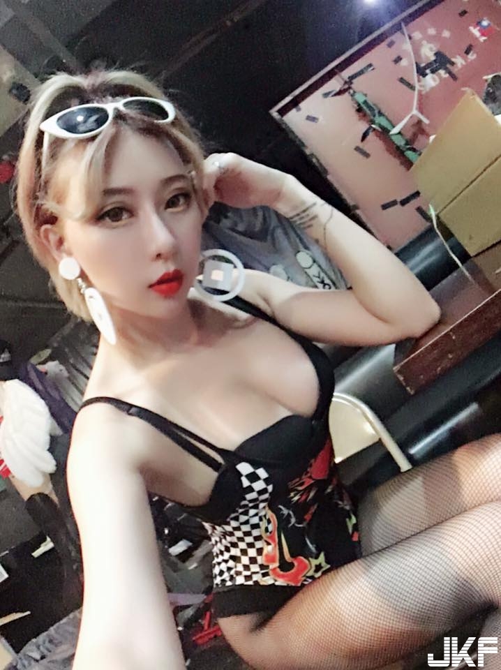 台灣「火辣女DJ」內建超級「電臀馬達」！轉過身來飽滿D奶爆乳無極限！
